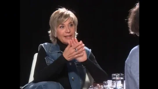 Julia Otero, sobre su futuro tras superar el cáncer: "Me esperan 5 años analizando si alguna célula tumoral viaja por las arterias hasta otro lugar" La periodista, que ha superado un cáncer de colon, charlaba en este programa de 2022 con Jordi Évole sobre cómo afronta su futuro tras la enfermedad. Como explicaba, durante cinco años deberá someterse a revisiones rutinarias.