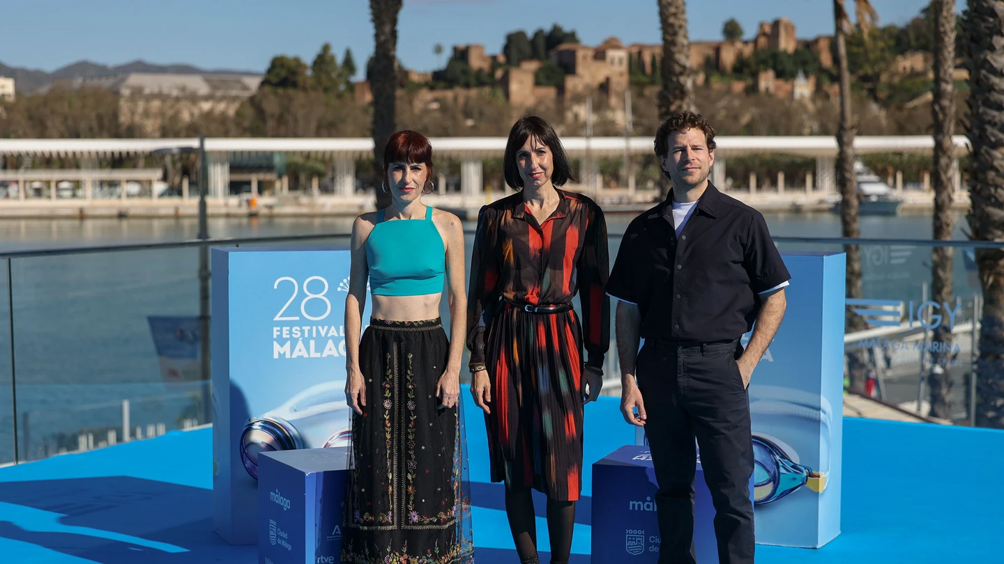 La directora Eva Libertad, junto a los actores Miriam Garlo y Álvaro Cervantes posan en el photocall de la película 'Sorda' La directora Eva Libertad, junto a los actores Miriam Garlo y Álvaro Cervantes posan en el photocall de la película 'Sorda'