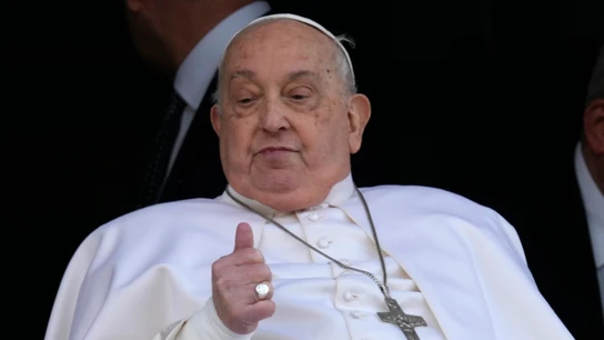 El papa Francisco gesticula en el hospital Gemelli de Roma El papa Francisco gesticula en el hospital Gemelli de Roma