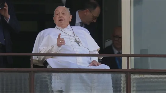 El papa Francisco gesticula en el hospital Gemelli de Roma El papa Francisco gesticula en el hospital Gemelli de Roma