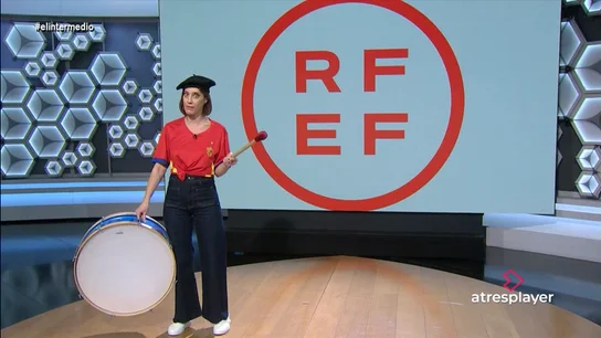 Cristina Gallego y su repaso a la "época dorada" de la Federación Española de Fútbol: "Han sudado más los jueces que los jugadores" Cristina Gallego y su repaso a la "época dorada" de la Federación Española de Fútbol: "Han sudado más los jueces que los jugadores"