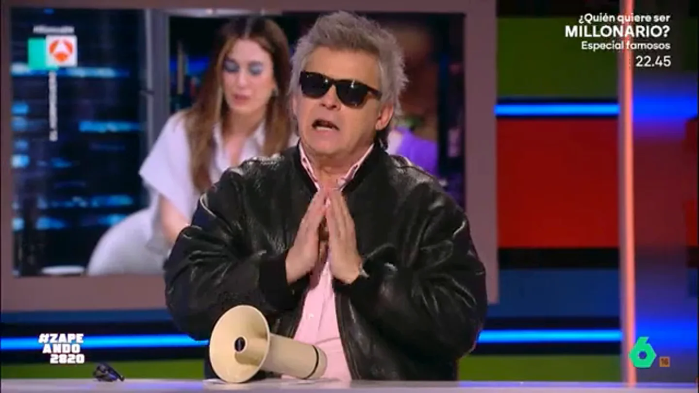 'Almodóvar' cuenta cómo vivió el trompazo de Blanca Suárez en su rodaje: "Le dije a Agustín 'llama a Loles que se ha matado'" La actriz ha contando en 'El Hormiguero' que el primer día de rodaje de 'La piel que habito' tuvo un pequeño accidente. Por ello, Miki Nadal se ha convertido en el director manchego para explicar cómo fue ese momento.