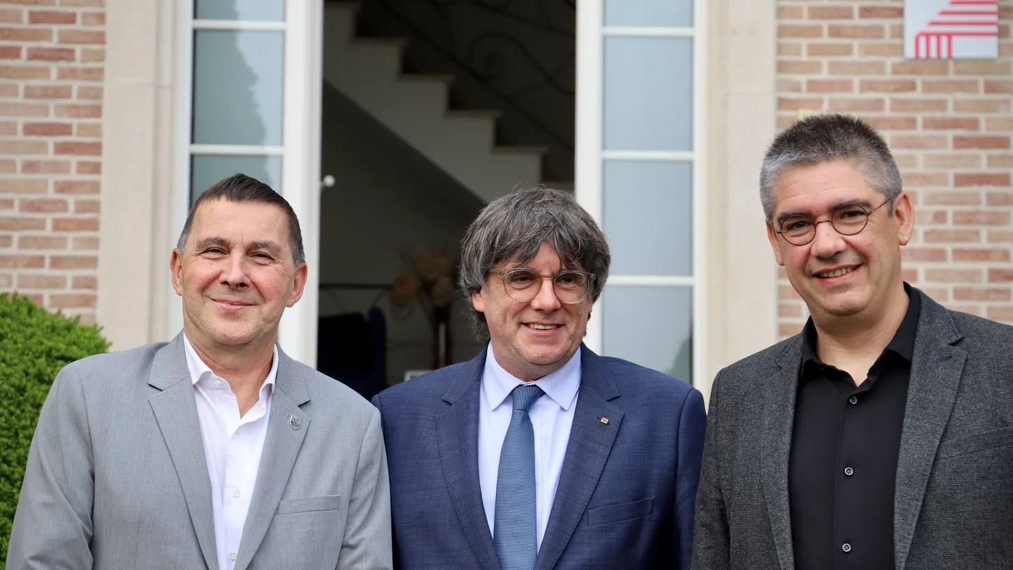 Arnaldo Otegi y Carles Puigdemont, reunidos en Waterloo Arnaldo Otegi y Carles Puigdemont, reunidos en Waterloo