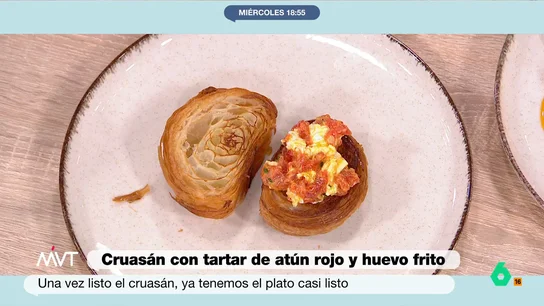 Receta de croissant con tartar de atún y huevos fritos de María Lo en Más Vale Tarde Paso a paso La cocinera María Lo se estrena en Más Vale Tarde para enseñarnos a cocinar una receta diferente con ingredientes sencillos, que hará que te sientas como un verdadero chef. No te pierdas el vídeo de la receta.