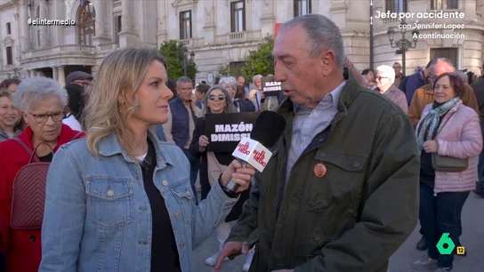 Joan Baldoví sentencia a Carlos Mazón: "Está carbonizado, es un cadáver político" Andrea Ropero ha asistido a una manifestación en contra de la gestión de la DANA del president de la Generalitat Valenciana. En ella, el portavoz de Compromís ha afirmado que no pararán hasta que Mazón se vaya.
