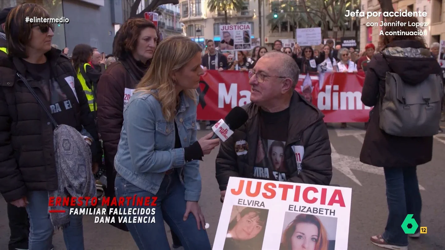 Un familiar de una víctima de la DANA, sobre Mazón: "No lo quieren ni los suyos... ¿no se da cuenta?" Ernesto Martínez perdió a su sobrina Elizabeth, que sigue desaparecida, y a su hermana Elvira por culpa de la DANA. Como ha manifestado a Andrea Ropero, considera que Mazón tendría que haber dimitido el día después de la tragedia.