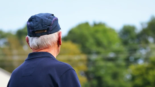 Imagen de archivo de una persona mayor. Imagen de archivo de una persona mayor.