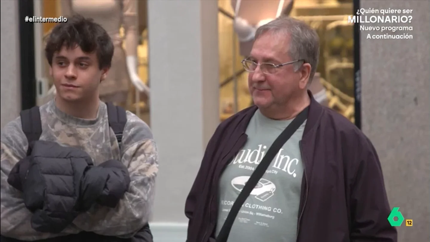 La contundente respuesta de un hombre sobre Trump: "Va a ser una put* catástrofe para la economía europea" Thais Villas sale a la calle para conocer la opinión de la gente sobre el rearme y si creen que existe una posibilidad real de que haya una guerra.