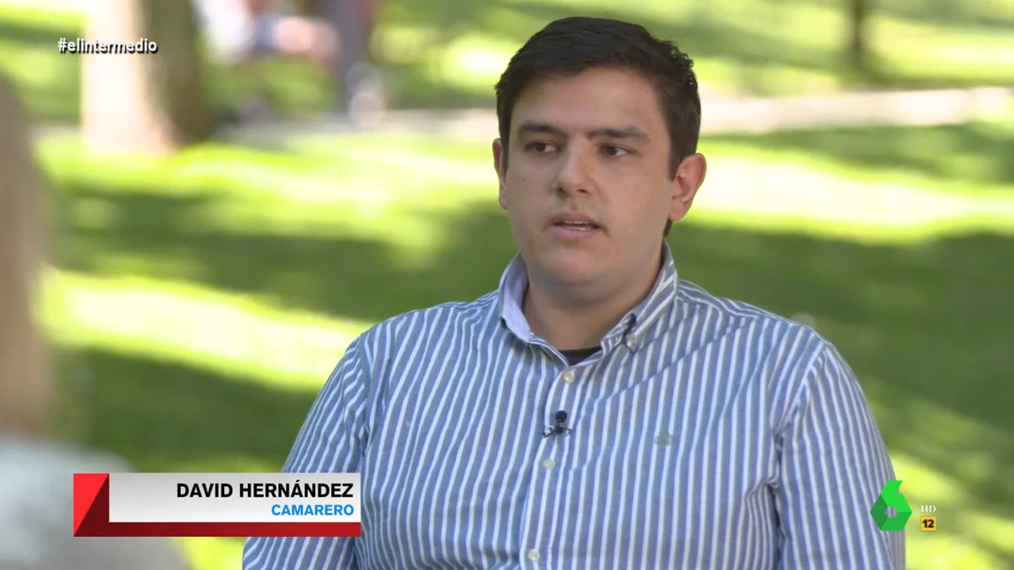 David, camarero, cuenta los problemas físicos que le ha ocasionado la hostelería: "Me provocó una depresión y una lesión crónica" David, camarero, cuenta los problemas físicos que le ha ocasionado la hostelería: "Me provocó una depresión y una lesión crónica"