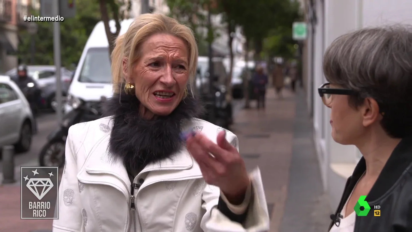 Así responde una vecina rica sobre lo que se gasta en el dentista: "Tenemos un defecto, no estamos pendientes de las cuentas ¿Cómo afrontan en un barrio rico las visitas al dentista? ¿Es un "lujo" o algo "muy barato"? Thais Villas salía a la calle para comprobar si la brecha de clases también está presente en la salud dental en este vídeo que recupera laSexta.com.