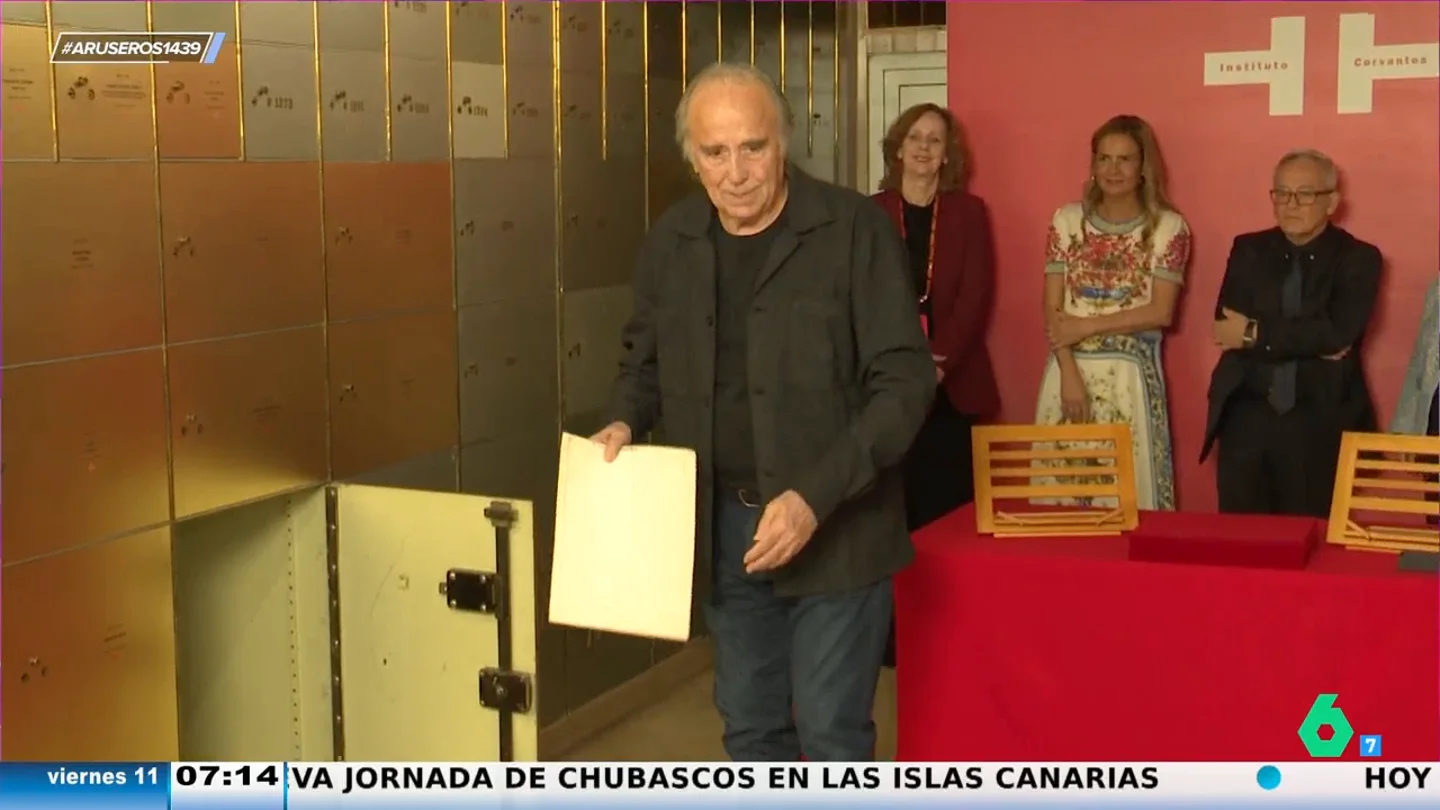 Serrat entrega su legado al Instituto Cervantes: "La vida sigue siendo un regalo" Serrat entrega su legado al Instituto Cervantes: "La vida sigue siendo un regalo"