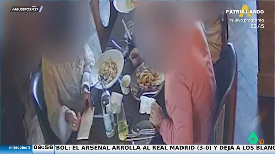 Las cámaras del restaurante pillan a una pareja poniendo cristales en la comida para no pagar Las cámaras del restaurante pillan a una pareja poniendo cristales en la comida para no pagar