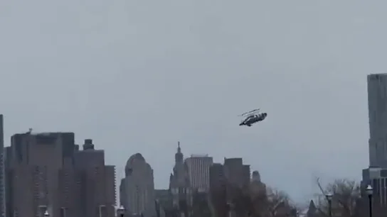 El vídeo del momento en que el helicóptero cae en picado sobre el río Hudson en Nueva York El vídeo del momento en que el helicóptero cae en picado sobre el río Hudson en Nueva York