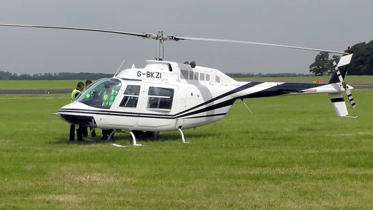 Un modelo de helicóptero Bell 206 Un modelo de helicóptero Bell 206