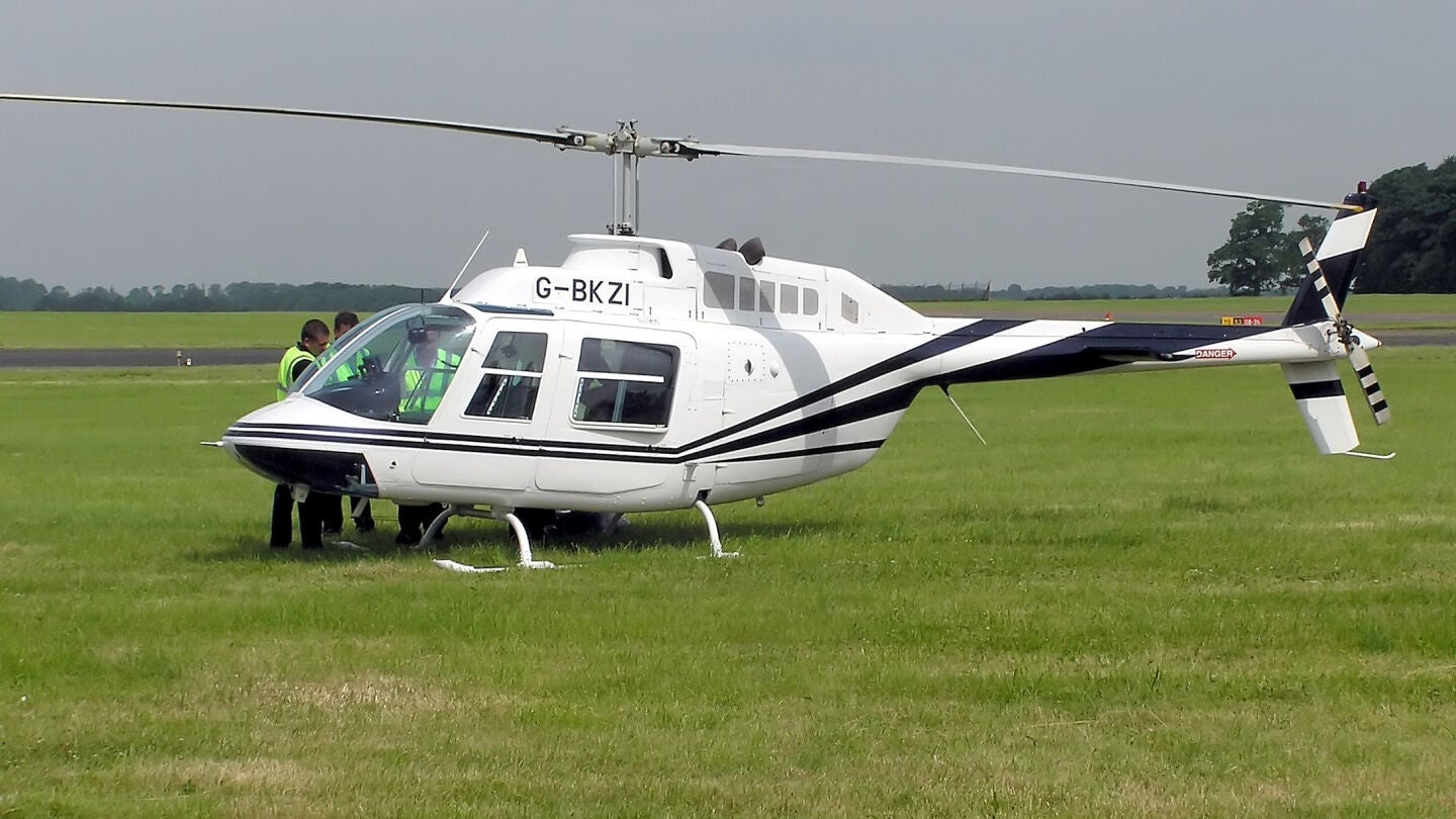 Un modelo de helicóptero Bell 206