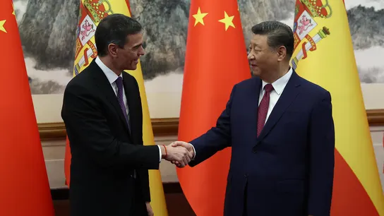 El presidente del Gobierno, Pedro Sánchez (izda), con Xi Jinping, en la Casa de Huéspedes Nacional Diaoyutai, en Pekí El presidente del Gobierno, Pedro Sánchez (izda), con Xi Jinping, en la Casa de Huéspedes Nacional Diaoyutai, en Pekí