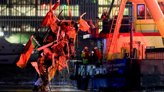 Operativo en el lugar del accidente de helicóptero donde ha muerto una familia española en Nueva York Operativo en el lugar del accidente de helicóptero donde ha muerto una familia española en Nueva York