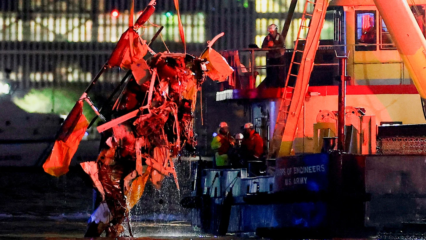Operativo en el lugar del accidente de helicóptero donde ha muerto una familia española en Nueva York Operativo en el lugar del accidente de helicóptero donde ha muerto una familia española en Nueva York