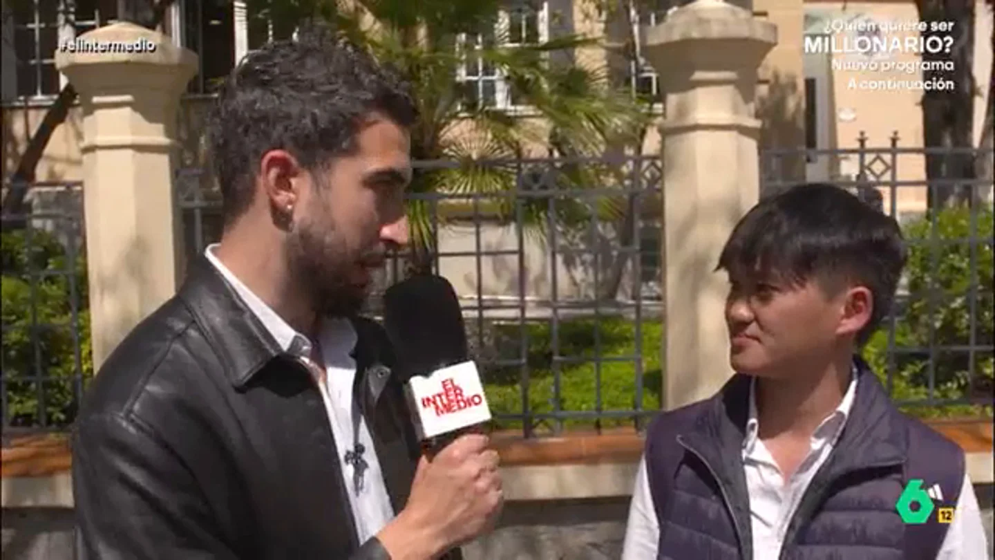 Un joven estadounidense, a Isma Juárez: "Si fuese español, votaría a Abascal" El joven se declara trumpista ya que, aunque la gente considere que "está loco", tiene buenas ideas que ayudarán mucho a Estados Unidos.