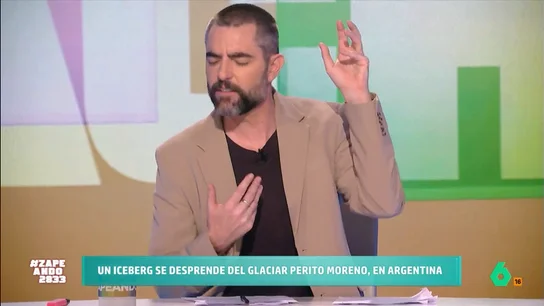 Francisco Cacho 'indignado' cuando Dani Mateo le imita ligando: "¿Por qué tengo que aguantar estas cosas?" El presentador de Zapeando ha bromeado con el meteorólogo de laSexta, después de que este cuente que uno de sus colores favoritos es el azul iceberg. "Todos los que te sirvan para ligar son tus colores favoritos", le dice Dani.