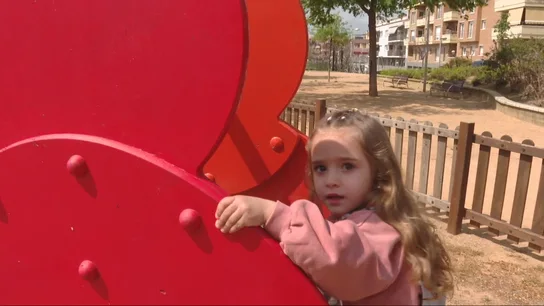La pequeña Sulehya, a punto de convertirse en vecina de Blanes tras tres años sin existir legalmente La pequeña Sulehya, a punto de convertirse en vecina de Blanes tras tres años sin existir legalmente