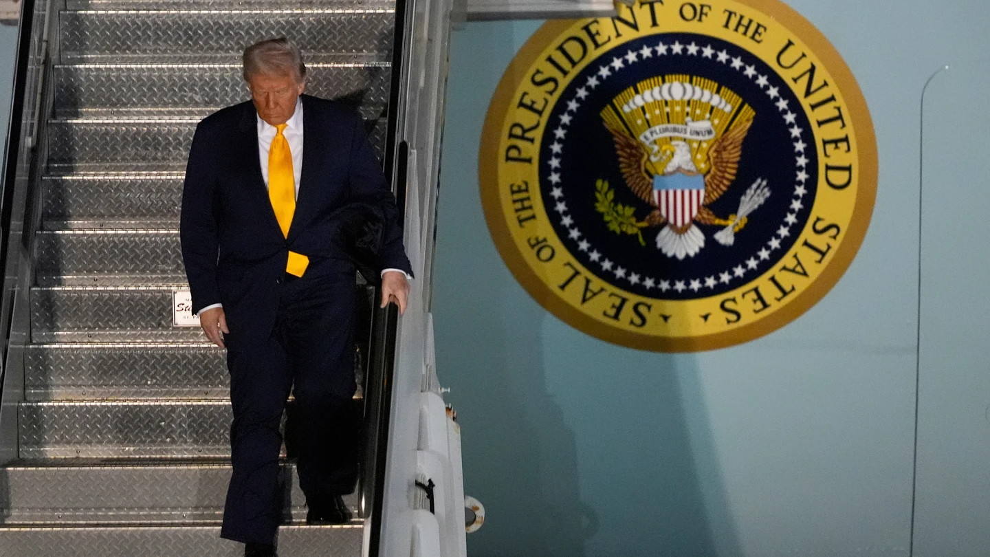 El presidente de Estados Unidos (EEUU), Donald Trump, a su llegada a Miami este sábado. El presidente de Estados Unidos (EEUU), Donald Trump, a su llegada a Miami este sábado.