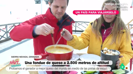 La "brutal" fondue a 2.500 metros de altitud de Luis Calero en Sierra Nevada: así se prepara y así se come Luis Calero recuperaba sensaciones con los esquís en la estación de esquí de Sierra Nevada y, de paso, deleitaba sus sentidos con una fondue elaborada con un queso suizo ganador de los World Cheese Awards.
