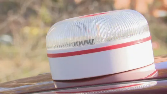 Una baliza V16, sustituta de los triángulos de emergencia a partir de 2026 Una baliza V16, sustituta de los triángulos de emergencia a partir de 2026