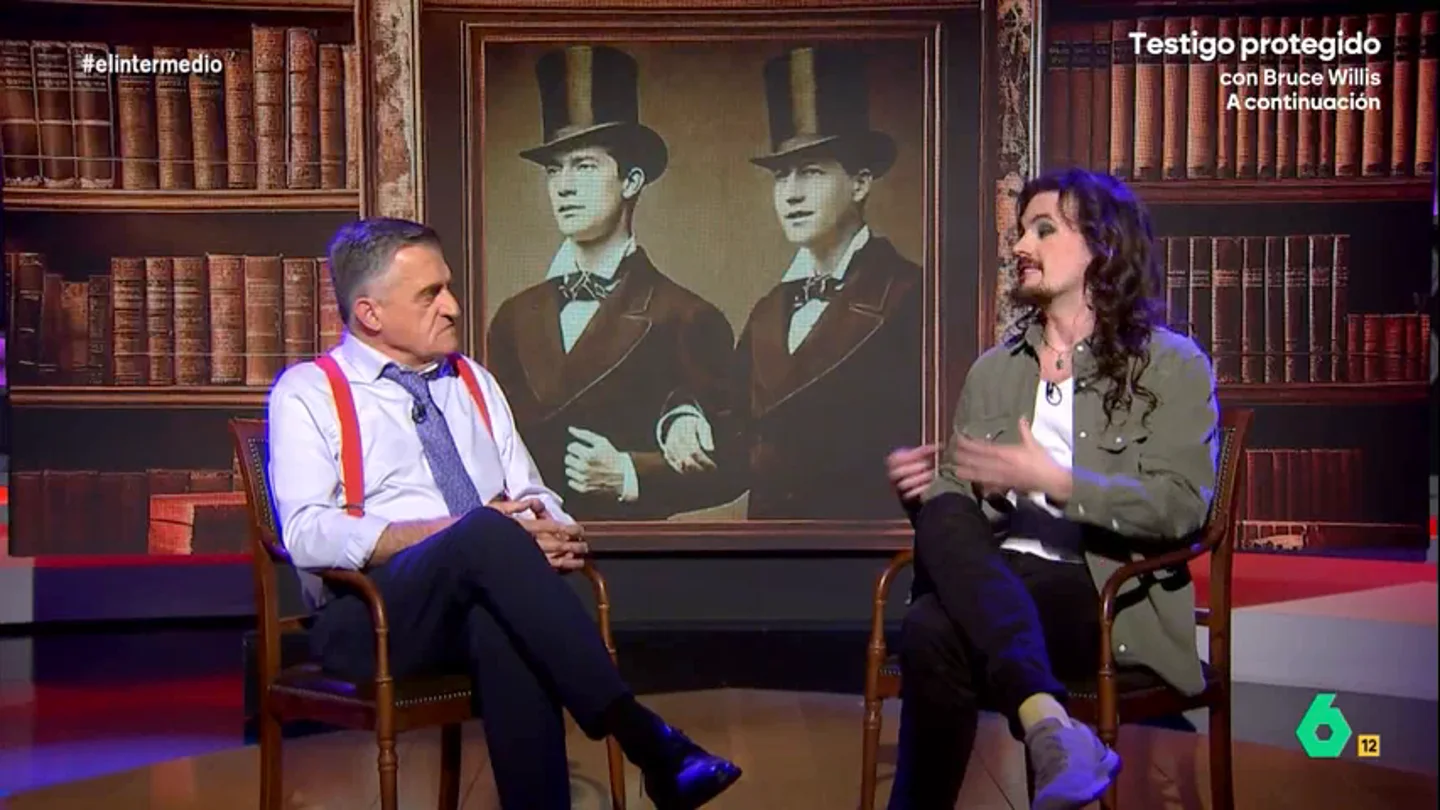 Mikel Herrán repasa las teorías sobre el colectivo LGTBI más surrealistas: de compararlo con el canibalismo al 'vicio italiano' En una entrega de 'Está todo inventado', Mikel Herrán analizaba todas las teorías a lo largo de la historia que intentaron explicar la disidencia sexual, y que llegan hasta nuestros tiempos en forma de discursos homófobos.