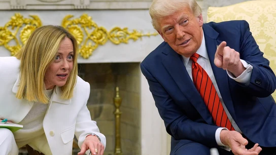 La primera ministra italiana, Giorgia Meloni, y el presidente de EEUU, Donald Trump, durante su encuentro de este jueves en el Despacho Oval. La primera ministra italiana, Giorgia Meloni, y el presidente de EEUU, Donald Trump, durante su encuentro de este jueves en el Despacho Oval.