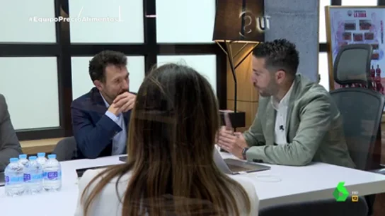 El CEO de un supermercado desvela cómo planifican su estrategia de precios: "¿No me compras fruta? pues descuentos a cuchillo" Rubén Navarro, director general de 'Tu Súper', explicaba a Equipo de Investigación que habían firmado un compromiso por el que congelaban 137 productos considerados como básicos en la cesta de la compra.
