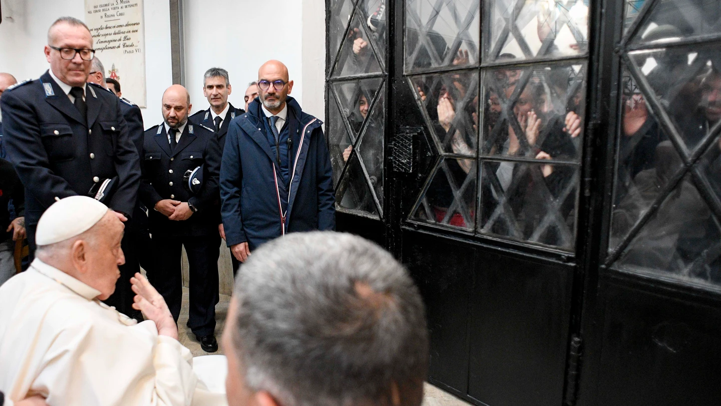 El papa Francisco visita a los presos de la cárcel Regina Coeli, en Roma. El papa Francisco visita a los presos de la cárcel Regina Coeli, en Roma.