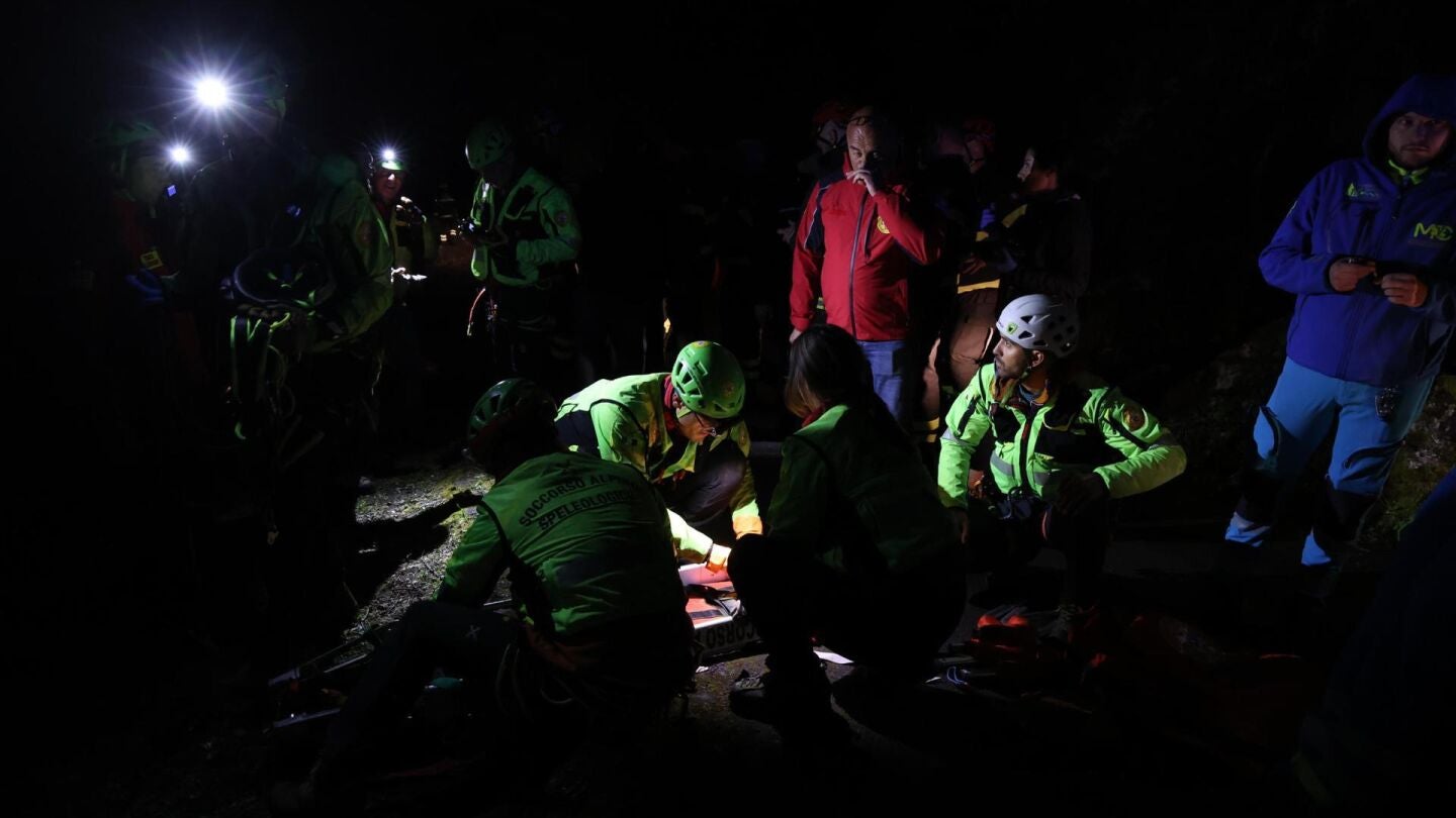 Tareas de rescate en el teleférico accidentado en Nápoles.