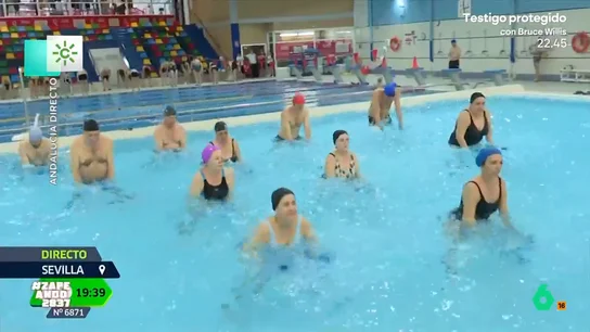 En un gimnasio de Sevilla cambian la música de aquagym por música cofrade: "Sales o con ganas de procesión o de festival" En este centro deportivo han escogido un tema del grupo sevillano Califato 3/4 para amenizar su rutina de ejercicio en la piscina. No te pierdas el resultado en el vídeo principal.