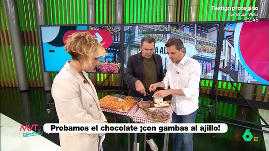 Iñaki López y Cristina Pardo prueban el turrón de gamas al ajillo de La Alberca: "Mi AVE sale tarde a Cádiz" Luis Calero visitaba este pueblo de la provincia de Salamanca y, además de descubrir sus característica arquitectura, también se dejaba conquistar por los originales turrones de una pastelería de este municipio.