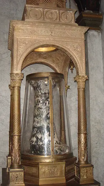 Reliquia en la Basílica de Santa Práxedes, en Roma Reliquia en la Basílica de Santa Práxedes, en Roma
