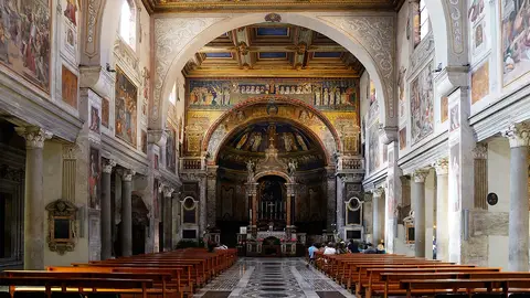 Interior de la Basílica de Santa Práxedes de Roma Interior de la Basílica de Santa Práxedes de Roma