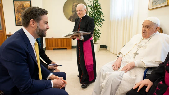 El papa Francisco se reúne con JD Vance. El papa Francisco se reúne con JD Vance.
