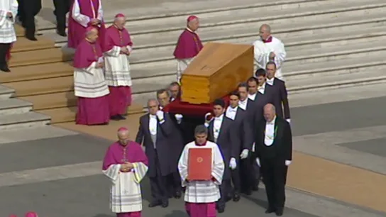 Así fue el funeral de Juan Pablo II, el último papa que murió en activo antes de Francisco Así fue el funeral de Juan Pablo II, el último papa que murió en activo antes de Francisco