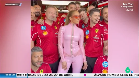 Jennifer Lopez arrasa con un mono de látex rosa en la Fórmula 1: "Parece un Power Ranger" Jennifer Lopez arrasa con un mono de látex rosa en la Fórmula 1: "Parece un Power Ranger"