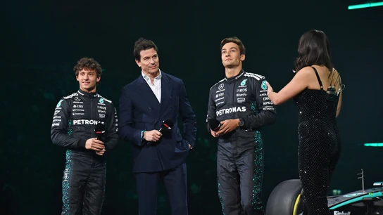 Andrea Antonelli, Toto Wolff y George Russell Andrea Antonelli, Toto Wolff y George Russell