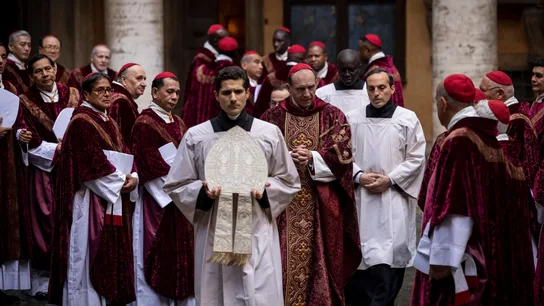 Escena de la película 'Cónclave' de Edward Berger. Escena de la película 'Cónclave' de Edward Berger.
