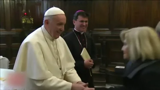 El manotazo a una feligresa, su afición por el fútbol y otras curiosas escenas del papa Francisco El manotazo a una feligresa, su afición por el fútbol y otras curiosas escenas del papa Francisco