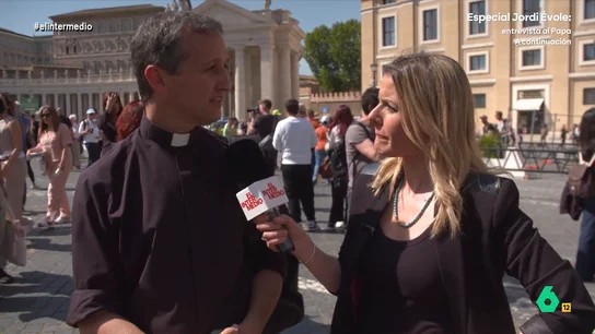 Un sacerdote del Opus Dei desvela a Andrea Ropero qué espera del próximo papa Andrea Ropero hablaba con varios turistas sobre lo que ha supuesto para ellos el papa Francisco y el momento histórico que están viviendo en el Vaticano. Entre ellos, un sacerdote del Opus Dei que expresa su opinión sobre el pontífice.