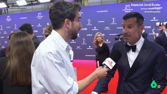 Luis Figo se sincera con Isma Juárez: "No veo El Intermedio, sois muy rojos" El reportero ha acudido a la alfombra roja de los destacados premios deportivos donde ha podido charlar con el futbolista portugués así como el tenista Boris Becker o con el jugador Marcos Evangelista, 'Cafú'.