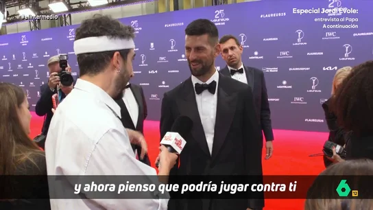 Así responde Novak Djokovic al reto de Isma Juárez: "Creo que nunca había recibido un desafío como este en mi vida" Si el año pasado Isma acudió a la gala con el objetivo de que el tenista serbio le firmara una bandana, en esta edición ha apuntado mucho más alto: quiere jugar un tie-break con Djokovic.
