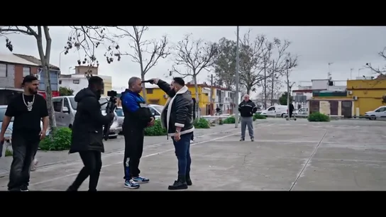 "Es una jungla, ¿qué queréis investigar?": La advertencia de un vecino, mientras Apatrullando recorre el barrio más pobre de España "Es una jungla, ¿qué queréis investigar?": La advertencia de un vecino, mientras Apatrullando recorre el barrio más pobre de España