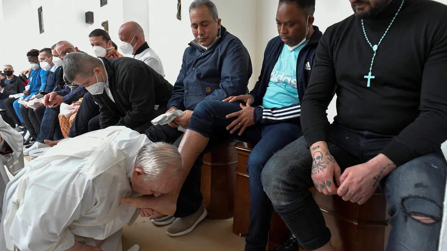 El papa Francisco durante una visita a los presos de la cárcel romana de Civitavecchia, en una imagen de archivo. El papa Francisco durante una visita a los presos de la cárcel romana de Civitavecchia, en una imagen de archivo.