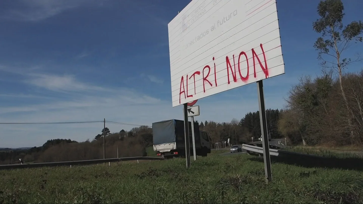 'Altri non', el lema de la sociedad gallega contra la macrocelulosa. 'Altri non', el lema de la sociedad gallega contra la macrocelulosa.