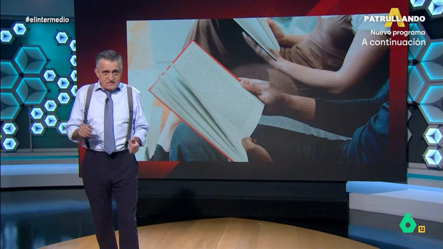 Wyoming propone que el 23 de abril sea festivo: "Los libros son instrumentos de cultura, entretenimiento y verdaderos amigos" El presentador de El Intermedio indica que según el barómetro de hábitos de lectura, elaborado por el ministerio de Cultura, "el 65% de los españoles dedica una parte de su tiempo libre a la lectura".
